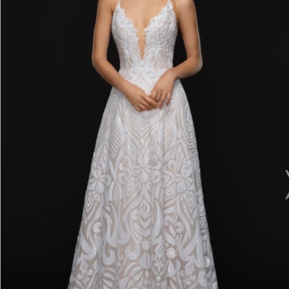 Hayley Paige Designer Wedding Gown. Style is the Delta - Picture 3 of 7